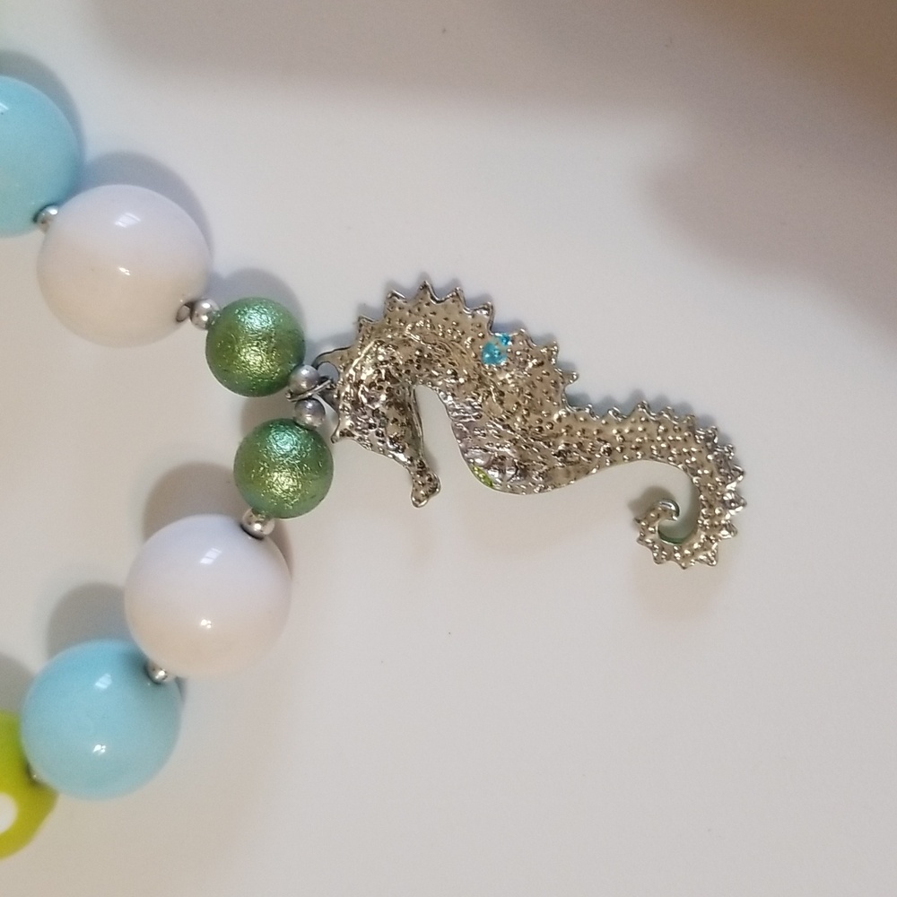 Summertime fun seahorse beaded choker style necklace. - Picture 6 of 6